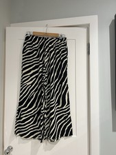 H&M Zebra Print Cropped Wide-Leg Trousers Elasticated Waist. Needs Hemming. M
