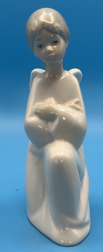 Lladro nao angel - nao, kneeling