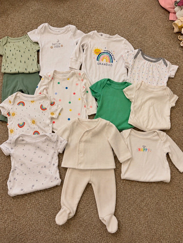 Neutral baby clothes bundle