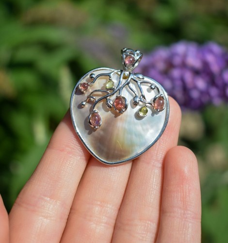 Mother pearl shell - of, 925