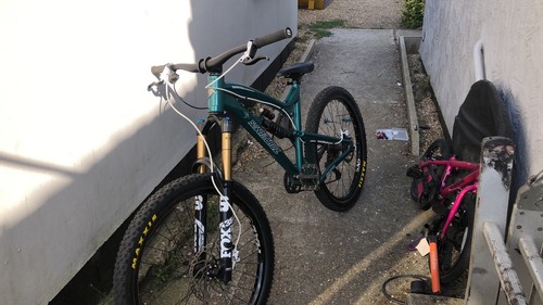 Santa cruz nomad custom - cruz,