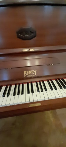 Piano berry london - piano, upright