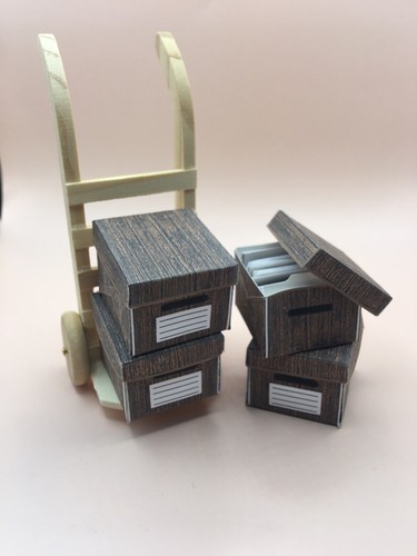 Dolls house scale - dolls,