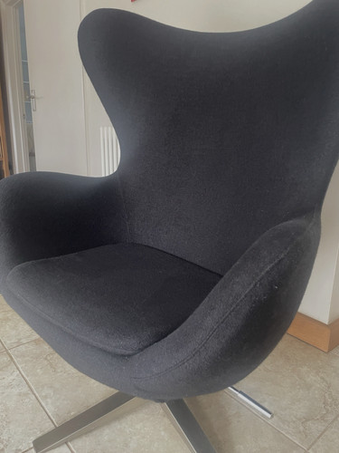 Swivel black wool egg - black,