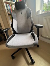 Secret Lab TitanEvo XL Cookies and Cream gaming chair