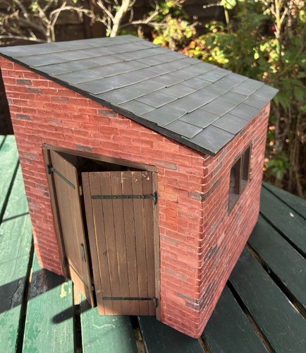 Dolls house scale - dolls,