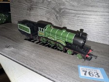 HORNBY `OO` R150 LNER GREEN Class B12 LOCOMOTIVE & TENDER #8528