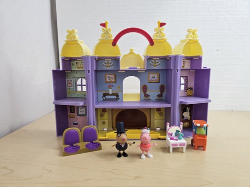 Peppa pig performing - peppa,
