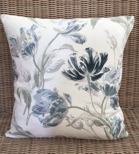 18x18in laura ashley heritage - laura,