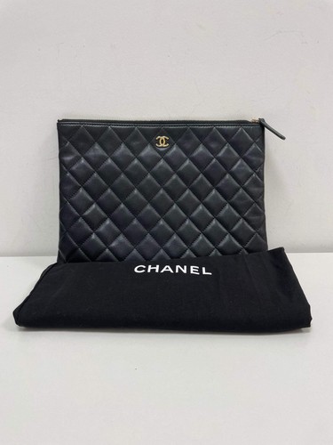 Chanel large case quilted - large,
