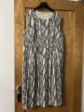 Fenn Wight Manson Dress Size