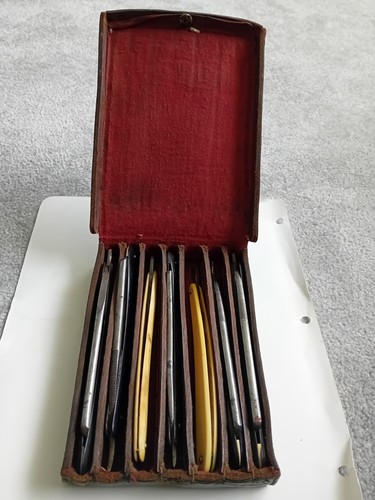 Boxed antique barbers razors - boxed,