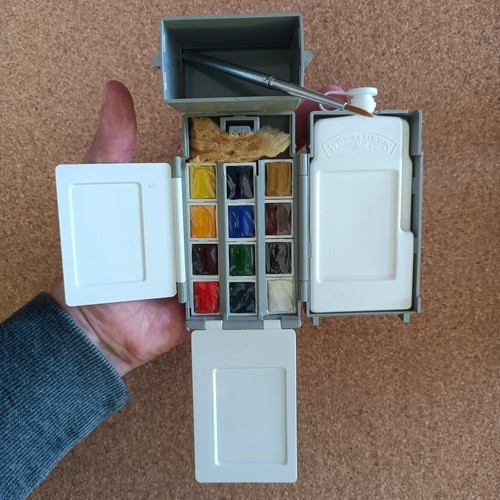 Complete winsor newton field - &,