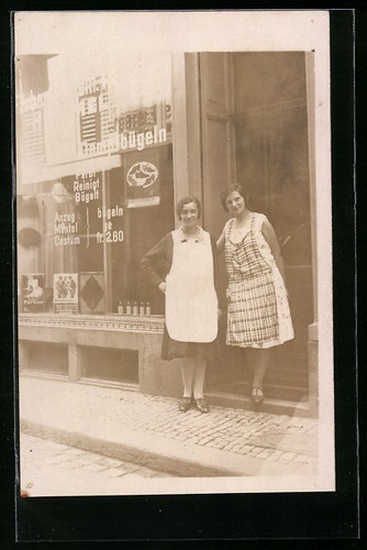 Postcard washerwomen stand in - postcard:,