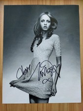 Twiggy signed 10×8