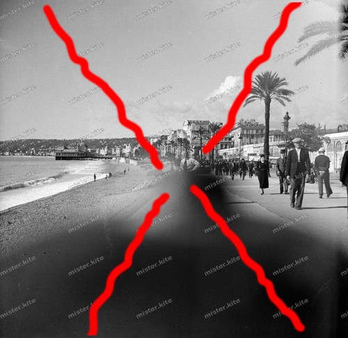 Negative-Nice-France-Promenade