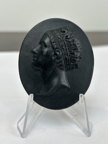 Wedgwood black basalt - black, portrait