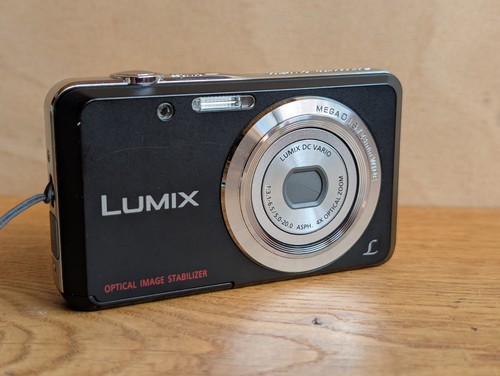 Compact digital camera - compact,