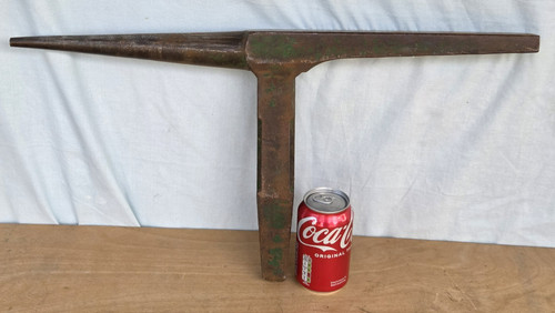 Vintage blacksmiths anvil - vintage, "t"