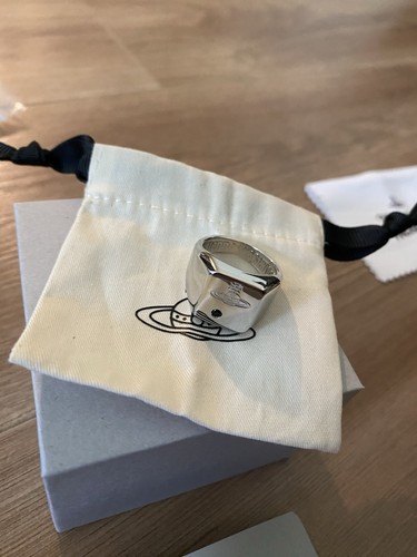 Vivienne westwood signet ring - vivienne,