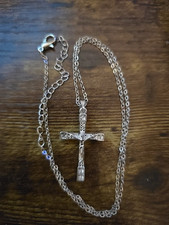 Cruce și Lănțișor