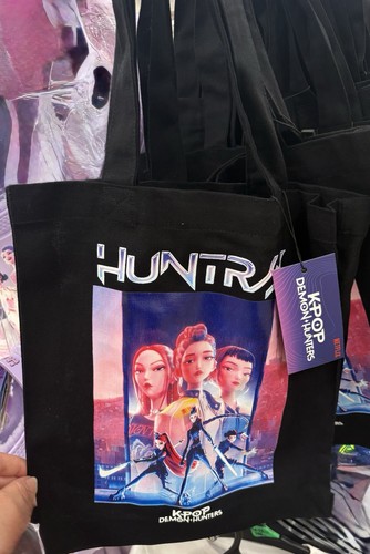 Pop demon hunter small tote - demon,