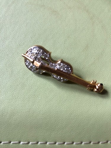 Violin diomond broach - violin,