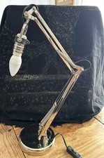 Adjustable desk lamp