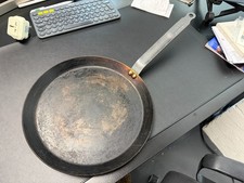 De Buyer Die cast iron crepe