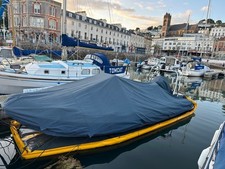 floating boat dock / Happy Hull
