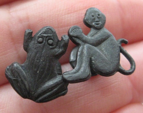 Vtg old metal - metal, frog~monkey