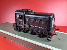 R253 Black Dock Shunter Body &