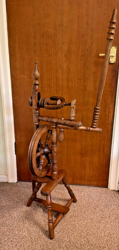 Spinning wheel upright castle - spinning,