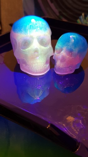Resin skulls figurine glow - resin, uv