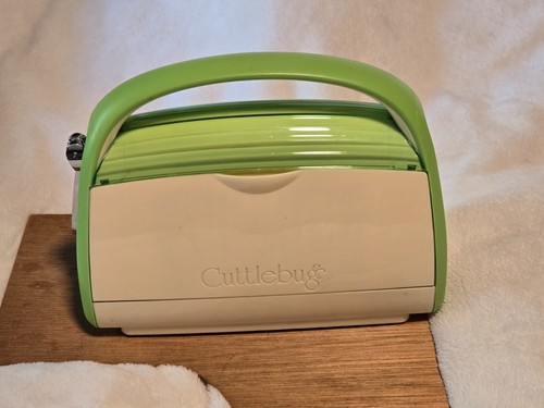 Cricut cuttlebug die cutting - die,