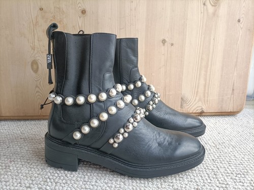 Zara boots 7 black pull - boots,