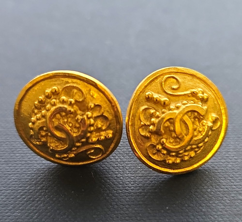 Chanel vintage gold tone clip - chanel,