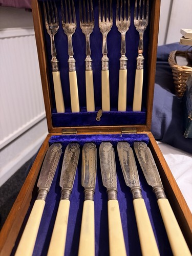 Silver plated piece cutlery - plated,
