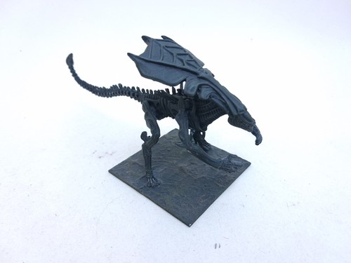 Aliens queen bee painted - aliens,