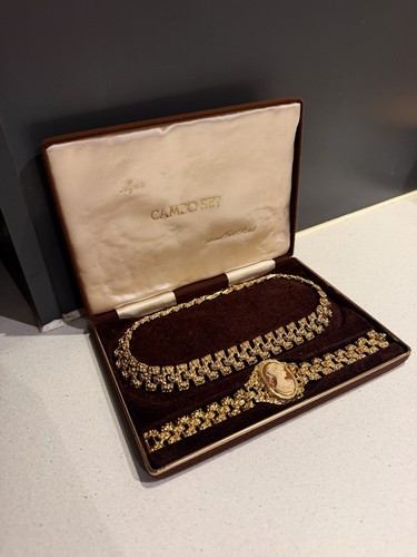 Majestic cameo set gold - ct,