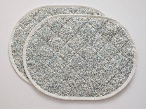 Pair quilted oval - quilted,