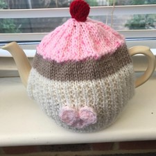 Hand knitted cupcake tea - hand,