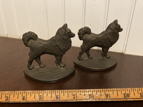 Bronze chow dog book - book, ends