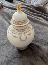 Ak Kaiser Porzellan Deckelvase