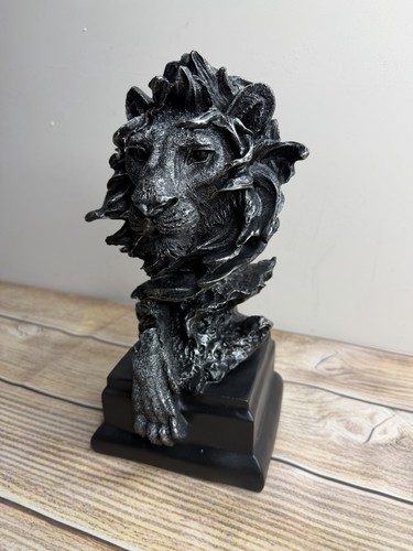 Lion head bust - head,