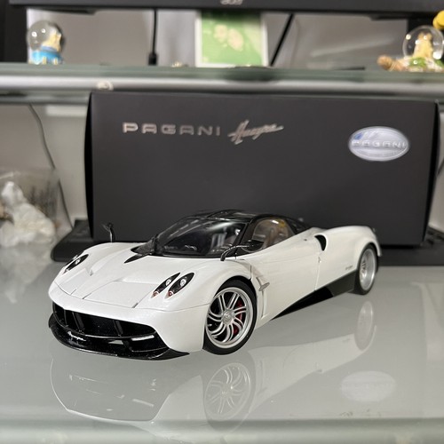 Autoart pagani huayra - 1/18,