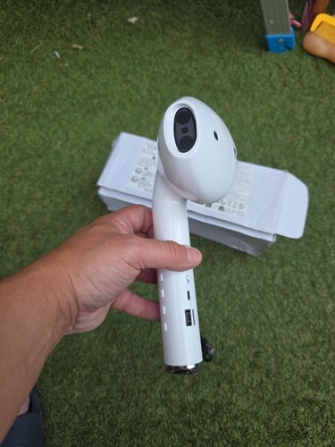Giant earbud bluetooth - giant, speaker