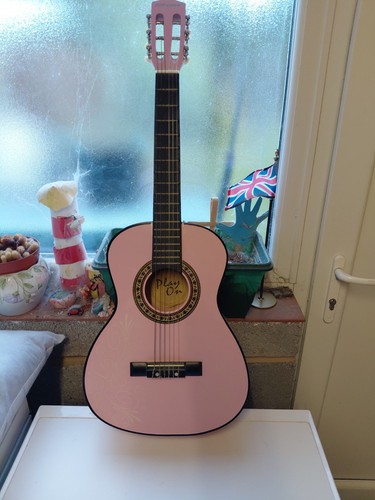 Girls pink guitar - ,