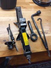 GENUINE  KIA PICANTO 2010 (Hyundai )TOOL KIT  JACK SET WHEEL BRACE TOWING EYE