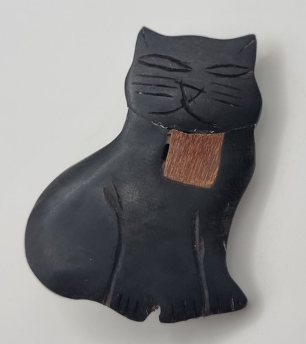 Vintage carved cat brooch - cat,